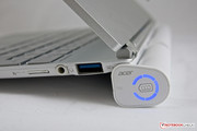 Another eye-catcher is the round battery capacity indicator for the secondary battery.