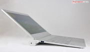 It is very well-legible and focused even from the side owing to the Full HD IPS screen.
