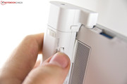 Both small screws are easy to fasten and keep the battery quite firmly in position. However, it is difficult to release it.