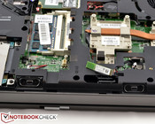 Above the 4 GB RAM module there is still a free slot.