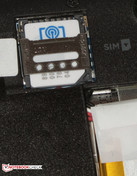 它的SIM卡槽使用的是Micro-SIM卡。