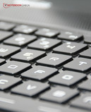 键盘上的字母很有未来感，但不是很易读。