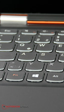 设计时尚的键盘提供了背光功能。