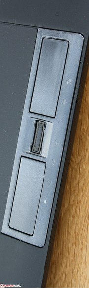 Toshiba Portégé R930-13F: The glossy surface is greasy and the button travel is almost non existant.