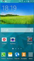 TouchWiz用户界面基于Android 4.4，相比Galaxy S5没有什么变化。