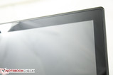 1080p IPS屏幕对于室内使用来说锐利明快。