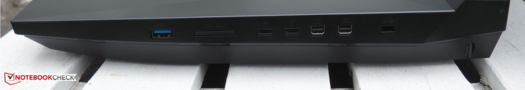 Right side: USB 3.0, card reader, 2x USB 3.1 Type-C with Thunderbolt, 2x Mini-DisplayPort, Kensington