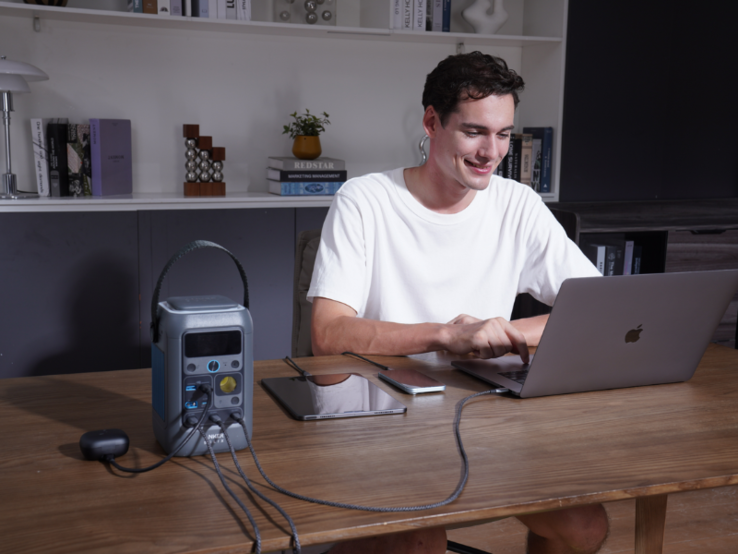 Anker Solix C300 DC 可同时为六台设备供电(图片来源:Anker)