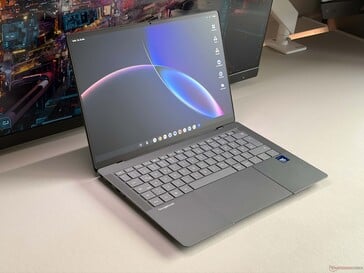 配备雾面 OLED 屏幕的 Asus Googlebook 14
