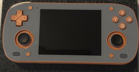 与一些人目前收到的产品相比。(图片来源：via Joey's Retro Handhelds）