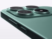 据称，标准版 Xiaomi 18 将配备与 Pro 版类似的 200MP 徕卡相机系统。图示：展示 Xiaomi 17 后置摄像头的宣传图片。