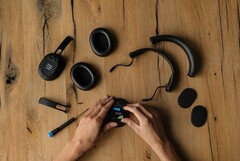 Fairbuds XL应该比大多数现代罩耳式耳机更容易维修。(图片来源：Fairphone)