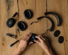 Fairbuds XL应该比大多数现代罩耳式耳机更容易维修。(图片来源：Fairphone)