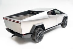 特斯拉将制造自己的赛博卡车电池材料（图片：彼得森博物馆）。