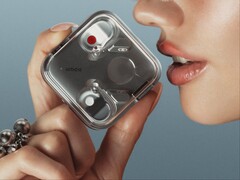 Nothing Ear (3) 包装盒中的宣传图片。(图片来源：Nothing on X）