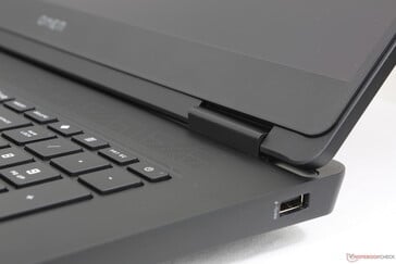 铰链本应更加坚固,以提高使用寿命