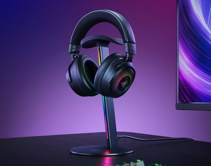 Razer Base Station V3 Chroma 配备了一个弧形防滑托架,可安全固定兼容的耳机。