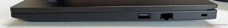 右侧USB-A 3.2 Gen 2（10 Gbit/s）、千兆位以太网、Kensington 安全插槽