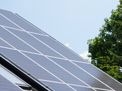 如果能持续使用,在相同的表面积上,perovskite 太阳能模块的产量有望提高 50%。(图片来源:Mario Petzold)