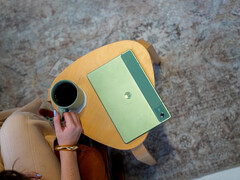 新款 Moto Pad 2026 基本上是联想 Idea Tab 的翻版。图：展示新平板电脑背面的宣传图片。