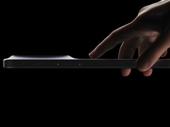 vivo X300 的侧面轮廓，显示其纤薄的摄像头外壳。(图片来源：vivo）
