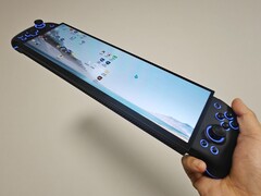 运行 Windows 系统的超宽 DIY 掌上电脑。(图片来源：PureDIY via BiliBili）