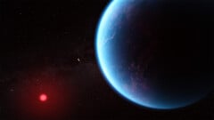 基于当前科学数据的 K2-18b 可视化图，展示了这颗遥远的系外行星可能的样子。(图片来源：NASA、ESA、Joseph Olmsted）