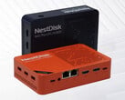 NestDisk mini PC 的起价不到 200 美元。图:NAS 的两种颜色选择。(图片来源:Youyeetoo)