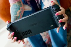 据传 Valve 正在开发一款新控制器，其设计灵感来自 Steam Deck（图片来源：Georgiy Lyamin）