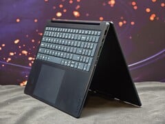 联想展示了一款搭载英伟达RTX Spark的二合一笔记本电脑