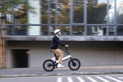 ebii智能自行车相对紧凑，最高时速为25公里。(图片来源: Acer)