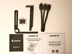 保修卡、快速入门指南、防下垂支架和 12VHPWR 至 3x 8 针电源线