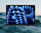 Apple MacBook Air 13 M4（2025）配备 13.6 英寸液晶视网膜 IPS 显示屏。(图片来源：Apple/Amazon, Unsplash, 已编辑）
