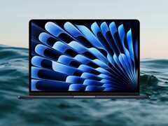 Apple MacBook Air 13 M4（2025）配备 13.6 英寸液晶视网膜 IPS 显示屏。(图片来源：Apple/Amazon, Unsplash, 已编辑）