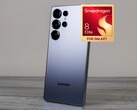 传言Galaxy S26 Ultra 的电池容量和充电功能将比上一代产品有所升级，如图所示。(图片来源：Notebookcheck、高通公司，经编辑）
