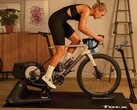 Garmin Tacx NEO 3M 可以模拟各种路面，包括碎石和鹅卵石。(图片来源：Garmin）