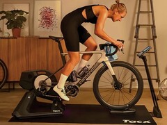 Garmin Tacx NEO 3M 可以模拟各种路面，包括碎石和鹅卵石。(图片来源：Garmin）