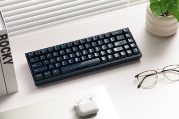 Keychron Q16 HE 鲸鱼蓝。(图片来源：Keychron）