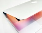预计苹果未来将同时推出配备LCD屏幕的MacBook Pro和配备OLED显示屏的MacBook Ultra。
