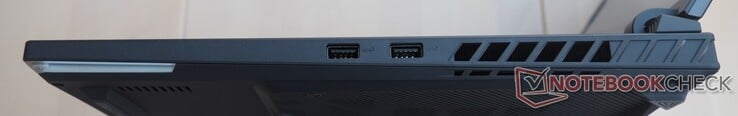 右侧：2个USB-A 3.2 Gen 2