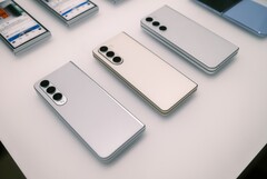 三星的备选Galaxy Z Fold5 设计之一。(图片来源：Inverse）