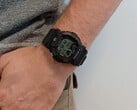 卡西欧的G-Shock GD-350S-1D手表与较早款的GD-350-1(如图所示)相似