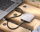 借助 USB 4，外置 EX400U 固态硬盘速度极快（图片来源：海盗船）