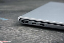 2 x Thunderbolt 4 (Type-C)，带电源传输和DisplayPort，一个带电源传输