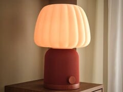 宜家的 Kulglass 蓝牙扬声器灯（如图）现已在一些国家上市。(图片来源：宜家）