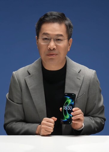 卢伟冰首次展示了小米 17 Ultra 的正面（图片来源：卢伟冰）