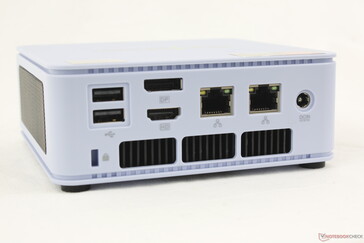 后部：2 个 USB-A 2.0、DisplayPort (4K60)、HDMI 2.0 (4K60)、2 个 RJ-45 (2.5Gbps)、Ac 适配器、Kensington 锁