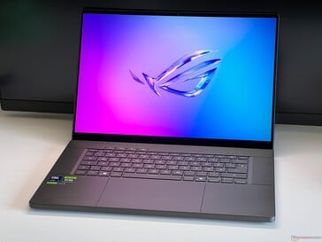 华硕 ROG Zephyrus G16（图片来源：Andreas Osthoff/Notebookcheck）