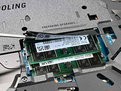 2x SO-DIMM 插槽