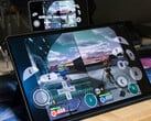 Dolphin Netplay 在两台不同的 Android 设备上运行《星际火狐:突袭》。